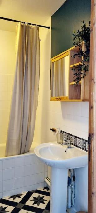 Le Duplex Du Centre - Ideal Pour Un Sejour Detente ! Saint-Savinien Екстериор снимка
