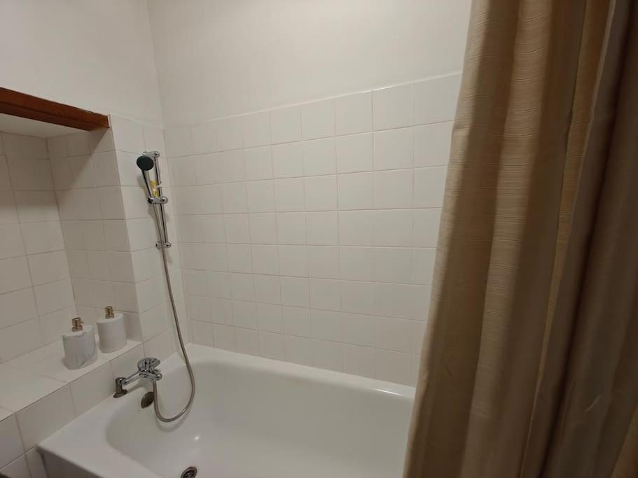 Le Duplex Du Centre - Ideal Pour Un Sejour Detente ! Saint-Savinien Екстериор снимка
